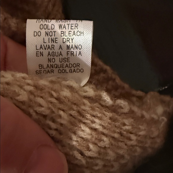 Entro Tan Sweater with Starburst Design - Picture 11 of 11